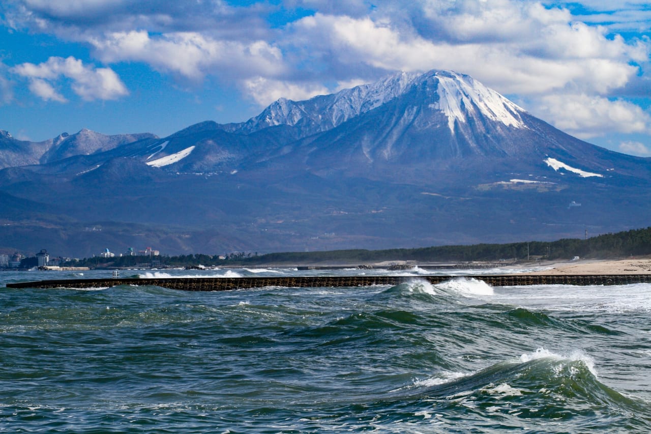 大山と日本海の画像