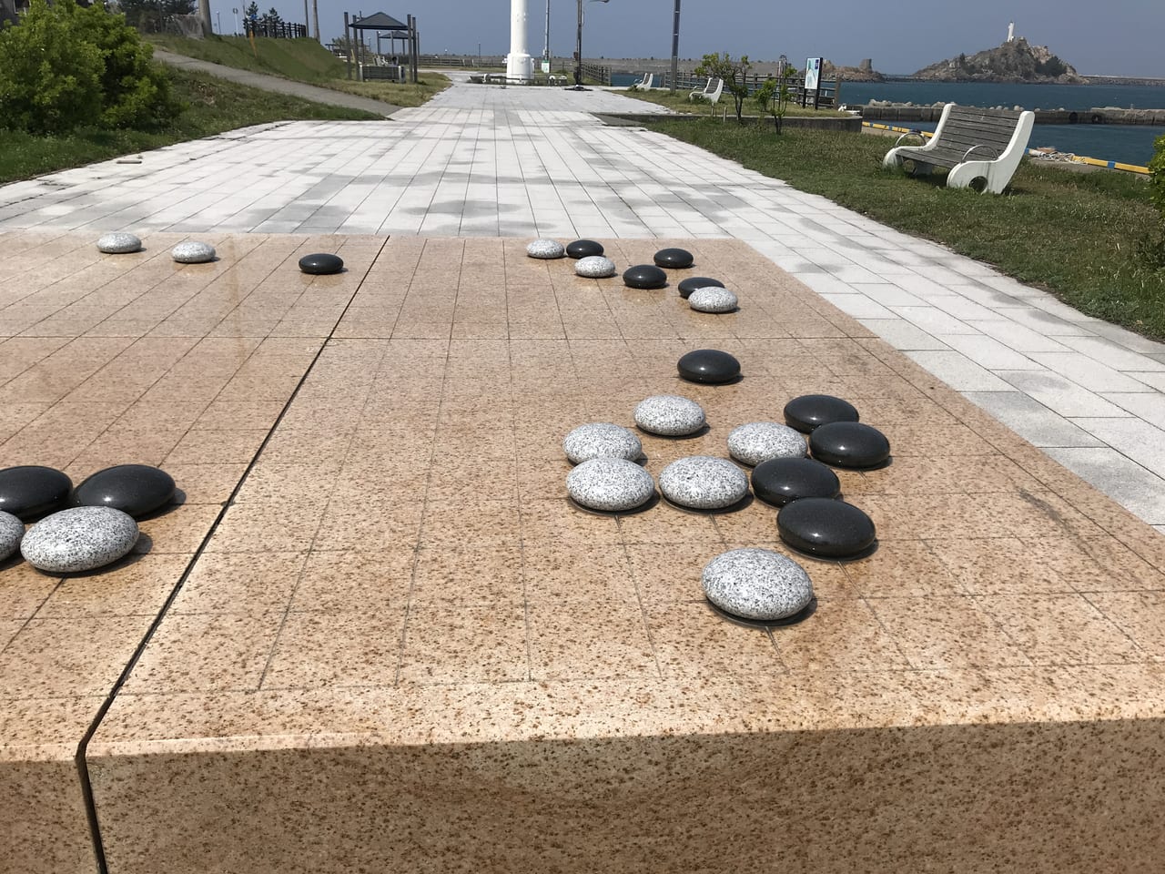 鳥取港のみなと公園にある大きな囲碁盤