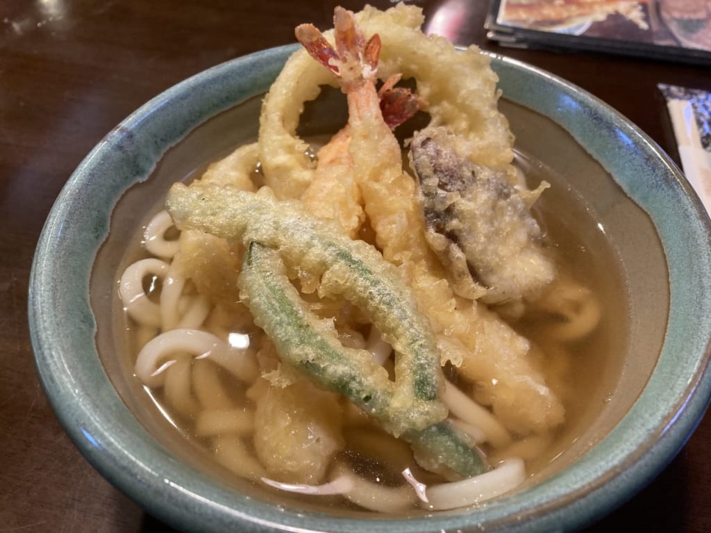 まねき湖山店の天ぷらうどん