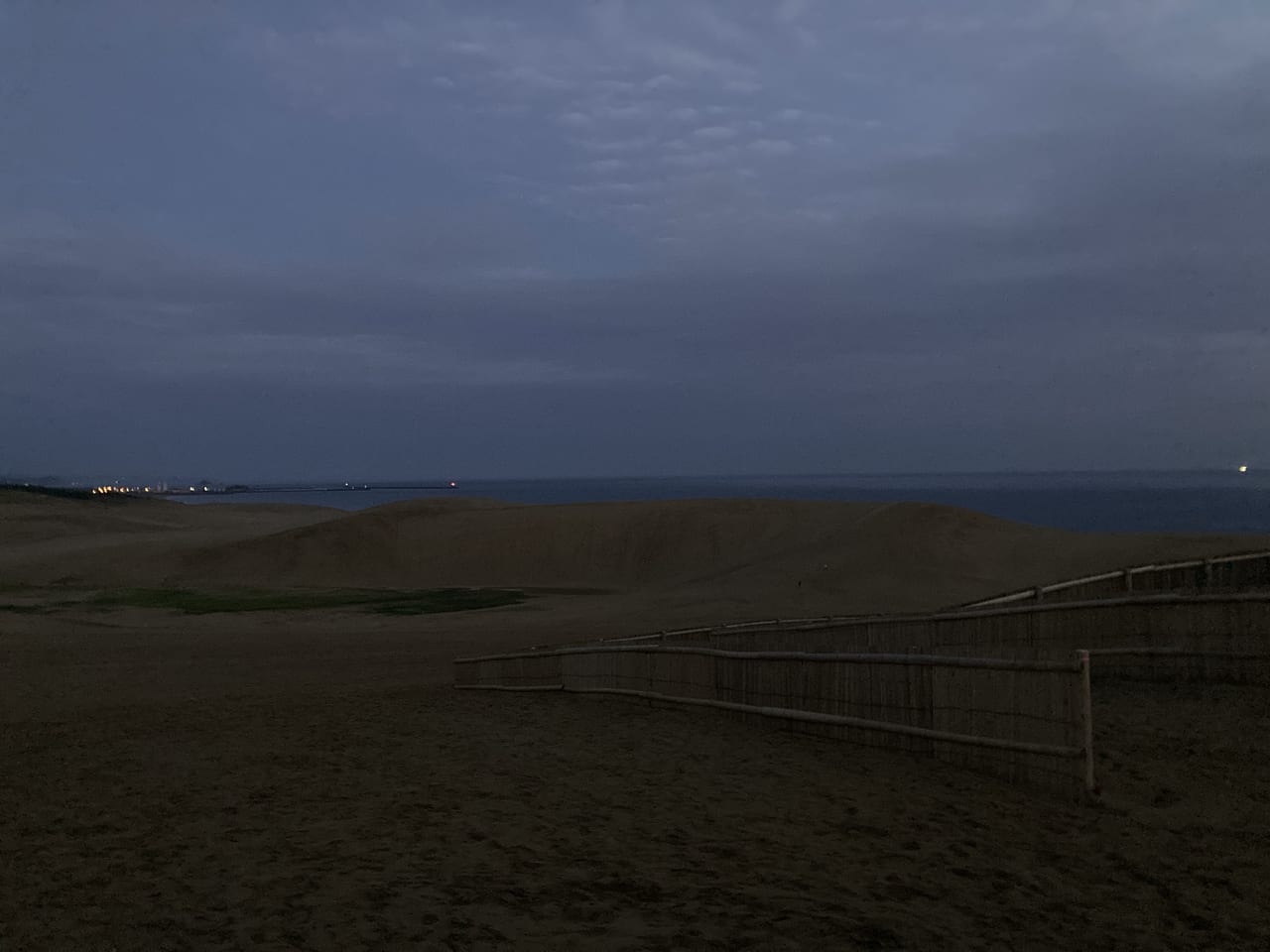 早朝の鳥取砂丘