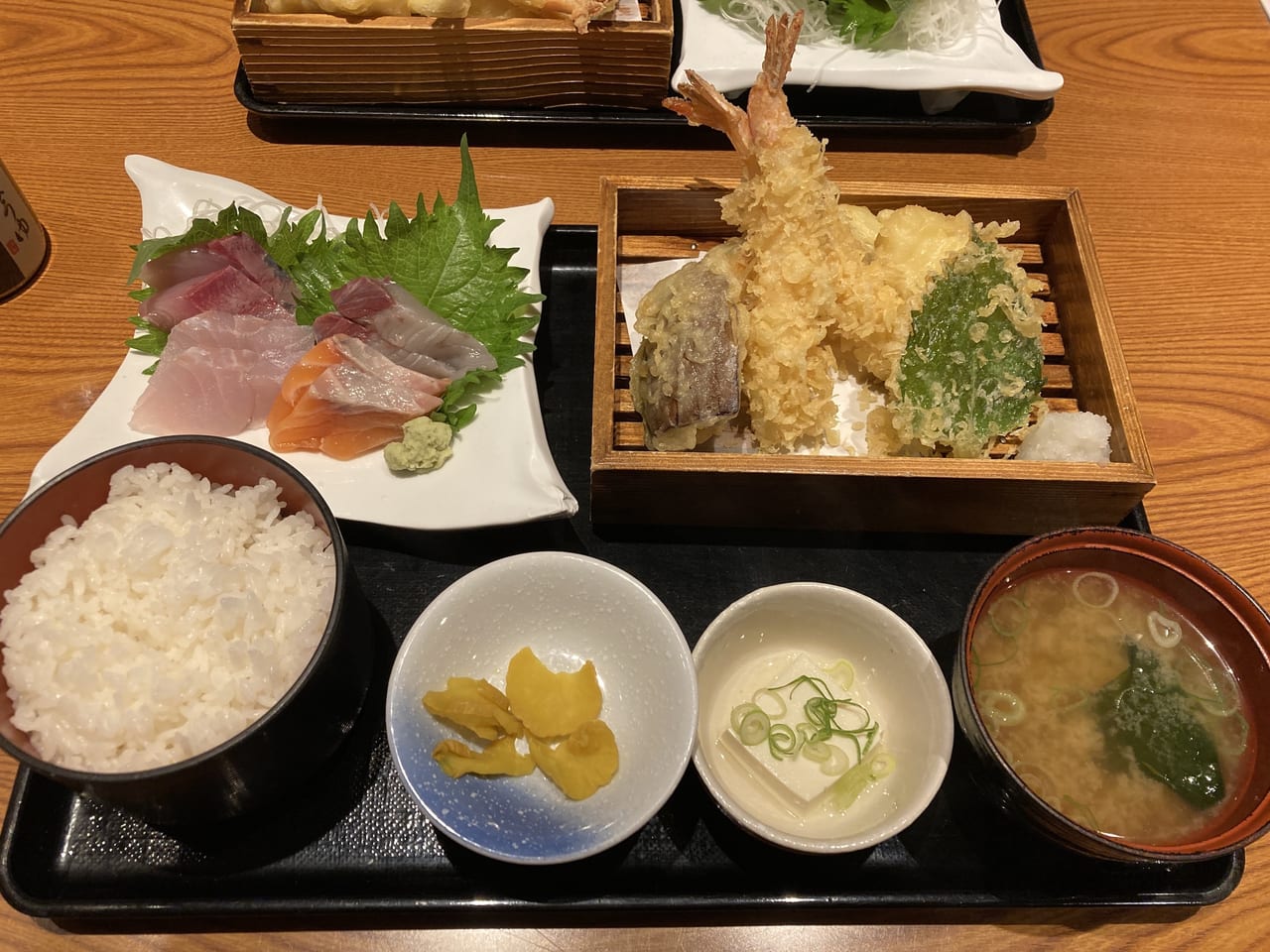 魚鮮水産の刺し身天ぷら定食