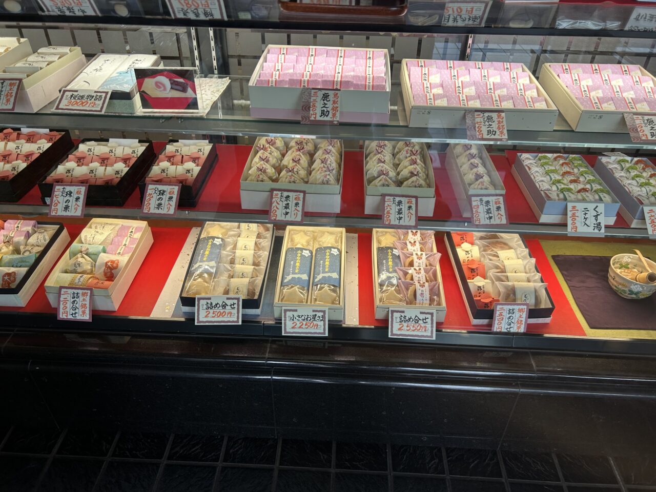 平吾菓子舗のレジ下商品